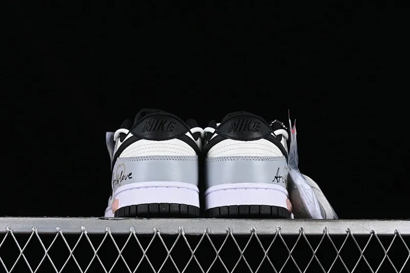 All Categories Nk SB Dunk Series Nk SB Dunk Low Low-top sneakers Nk Dunk Low Panda Prank-The Art of Love SB strappy low-top casual sneakers DD1391-100